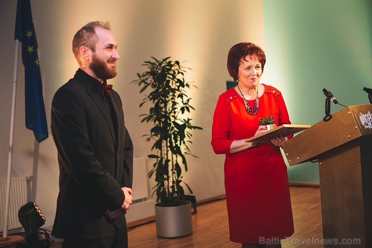 Gada Balvu «Brīvība. Uzņēmība. Kompetence.» saņem labākie Biznesa augstskolas «Turība» absolventi Gada Balvu «Brīvība. Uzņēmība. Kompetence.» saņem labākie Biznesa augstskolas «Turība» absolventi 172660