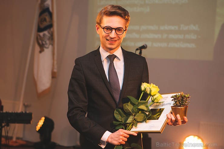Gada Balvu «Brīvība. Uzņēmība. Kompetence.» saņem labākie Biznesa augstskolas «Turība» absolventi Gada Balvu «Brīvība. Uzņēmība. Kompetence.» saņem labākie Biznesa augstskolas «Turība» absolventi 172666