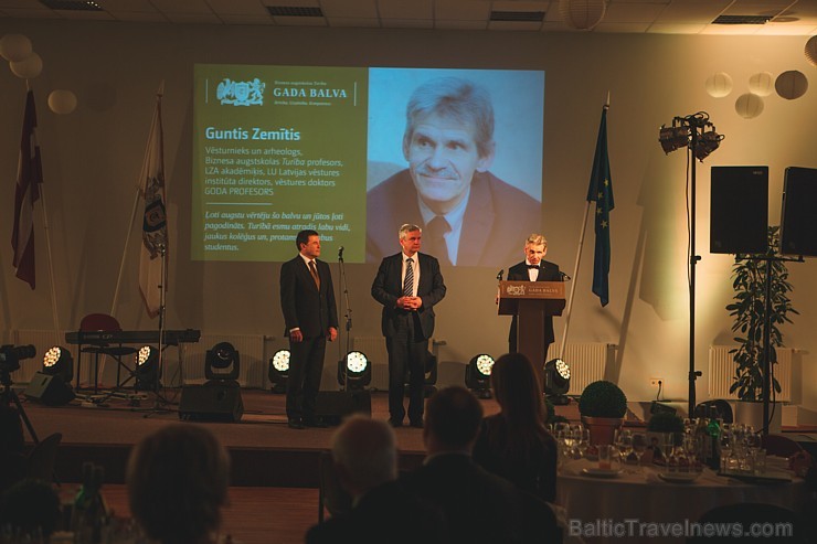 Gada Balvu «Brīvība. Uzņēmība. Kompetence.» saņem labākie Biznesa augstskolas «Turība» absolventi Gada Balvu «Brīvība. Uzņēmība. Kompetence.» saņem labākie Biznesa augstskolas «Turība» absolventi 172677