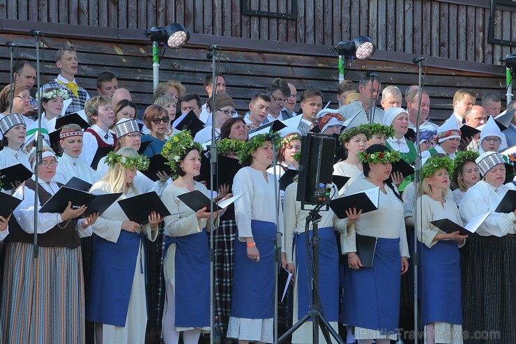Siguldas pilsētas svētkos ikviens varēja piedalīties notikumos, kas jau izveidojušies par tradīciju, piemēram, svētku gājienā, kā arī guva pārsteigumu Siguldas pilsētas svētkos ikviens varēja piedalīties notikumos, kas jau izveidojušies par tradīciju, piemēram, svētku gājienā, kā arī guva pārsteigumu 175788