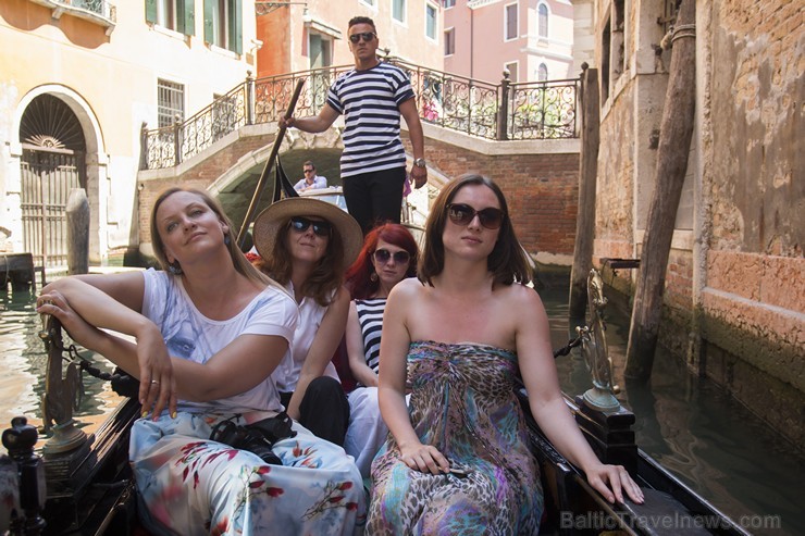 Travelnews.lv redakcija sadarbībā ar tūroperatoru Novatours dodas ekskursijā uz Venēciju, kuras laikā izbrauc ar tradicionālo gondolu Travelnews.lv redakcija sadarbībā ar tūroperatoru Novatours dodas ekskursijā uz Venēciju, kuras laikā izbrauc ar tradicionālo gondolu 176688