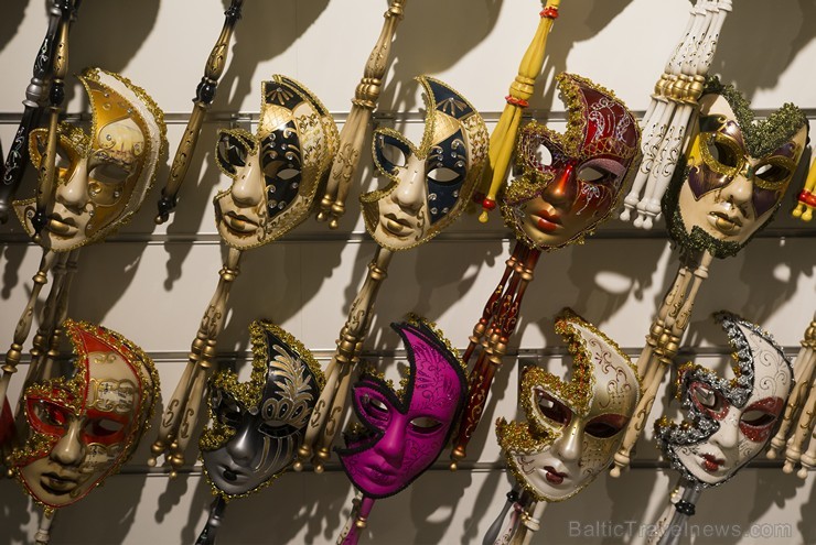 Travelnews.lv redakcija sadarbībā ar tūroperatoru Novatours dodas ekskursijā uz Venēciju, kuras laikā apskata tradicionālās maskas Travelnews.lv redakcija sadarbībā ar tūroperatoru Novatours dodas ekskursijā uz Venēciju, kuras laikā apskata tradicionālās maskas 176824