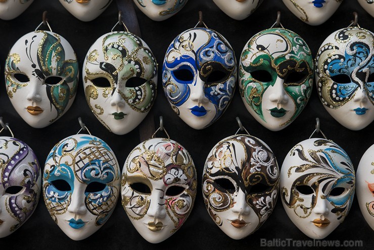 Travelnews.lv redakcija sadarbībā ar tūroperatoru Novatours dodas ekskursijā uz Venēciju, kuras laikā apskata tradicionālās maskas Travelnews.lv redakcija sadarbībā ar tūroperatoru Novatours dodas ekskursijā uz Venēciju, kuras laikā apskata tradicionālās maskas 176834