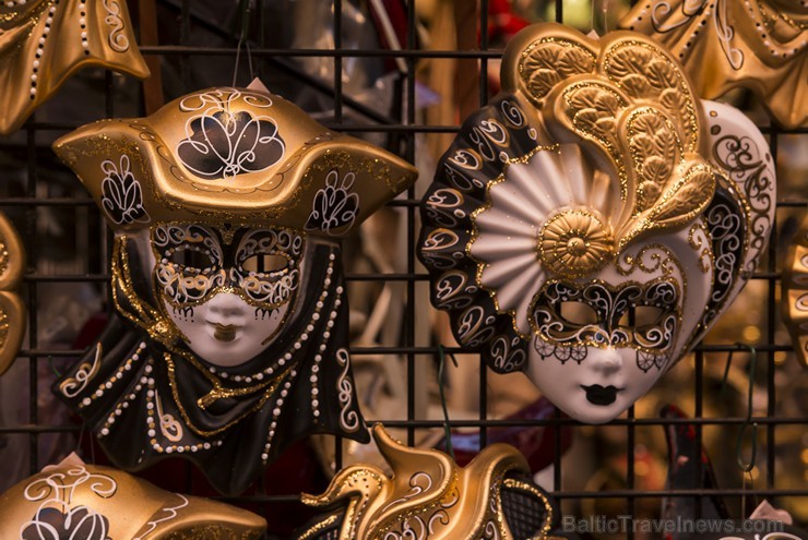 Travelnews.lv redakcija sadarbībā ar tūroperatoru Novatours dodas ekskursijā uz Venēciju, kuras laikā apskata tradicionālās maskas Travelnews.lv redakcija sadarbībā ar tūroperatoru Novatours dodas ekskursijā uz Venēciju, kuras laikā apskata tradicionālās maskas 176838