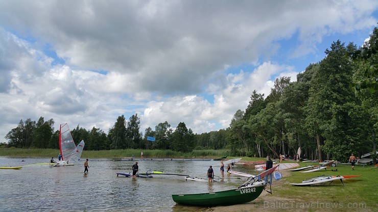 Latgales kempingā «Siveri» pulcējas sportiski Sivera ezera regates dalībnieki. Foto: Samsung Galaxy Note4 Latgales kempingā «Siveri» pulcējas sportiski Sivera ezera regates dalībnieki. Foto: Samsung Galaxy Note4 179725