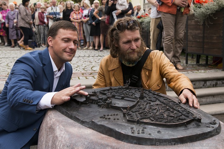 Ar bronzas skulptūras “Senās Cēsis” atklāšanu sākas Cēsu 810 gadu jubilejas svinības 179951