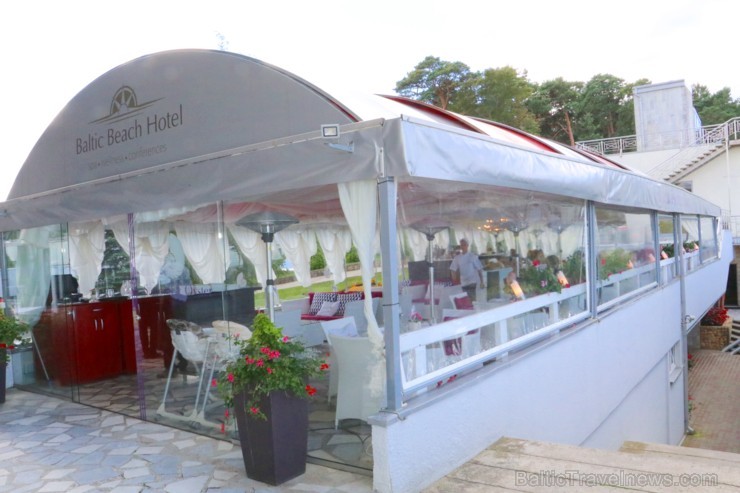 Jūrmalas piecu zvaigžņu viesnīca «Baltic Beach Hotel» aicina baudīt vasaru vairāku līmeņu terasēs 182395