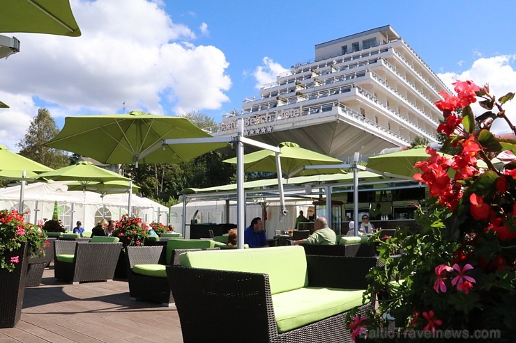 Jūrmalas piecu zvaigžņu viesnīca «Baltic Beach Hotel» aicina baudīt vasaru vairāku līmeņu terasēs 182404