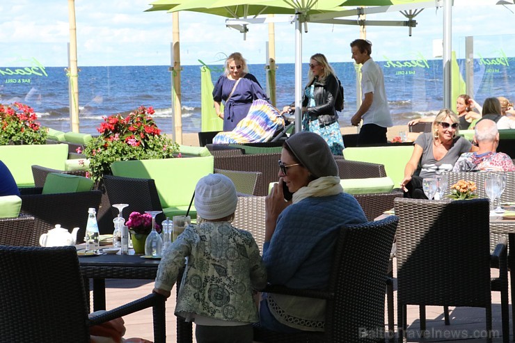 Jūrmalas piecu zvaigžņu viesnīca «Baltic Beach Hotel» aicina baudīt vasaru vairāku līmeņu terasēs 182405