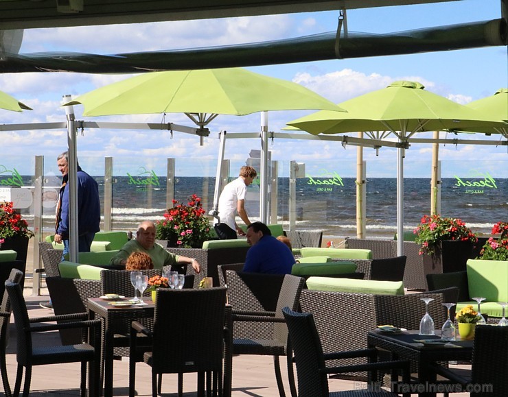 Jūrmalas piecu zvaigžņu viesnīca «Baltic Beach Hotel» aicina baudīt vasaru vairāku līmeņu terasēs 182416