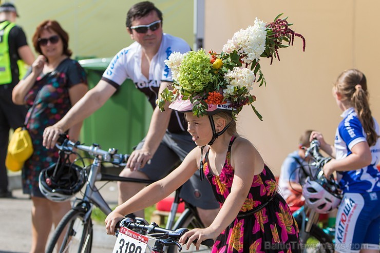 Jau otro gadu pēc kārtas Olainē norisinājās vērienīgie «Latvijas Velo svētki», kuros tika apbalvoti rezultatīvākie un atraktīvākie riteņbraukšanas pro 182458