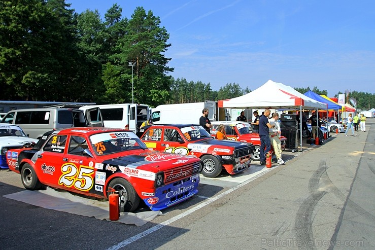 Ar spraigām cīņām trasē atzīmē Baltijas autošosejas festivāla «Riga Summer Race» 5 gadu jubileju 182505