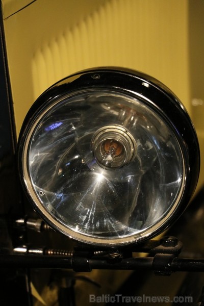 Rīgas Motormuzeja automašīnu lukturi ir kā cilvēku acis, kuras daudz ko pastāsta 183300