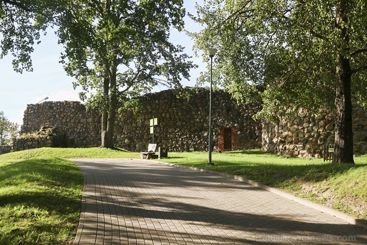 Pils iesvētīta Marijas pasludināšanas dienā, 25. martā, tad radies vāciskais nosaukums — Marienburga (Marienburg) 183879