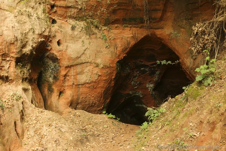 Lībiešu upuralas atrodas pie Kuiķuļu mājām Svētupes labajā krastā 10 km uz austrumiem no Salacgrīvas 184167