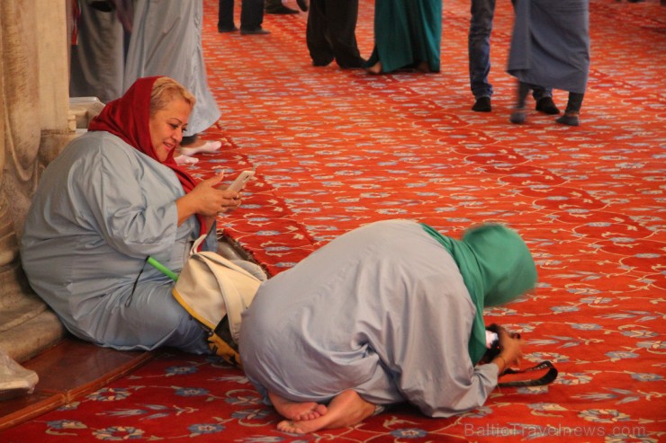 Sultanahmet Camii, Sultāna Ahmeda mošeja vai mums vairāk pazīstama kā Zilā mošeja ir viena no Stambulas Sultanahmet Camii, Sultāna Ahmeda mošeja vai mums vairāk pazīstama kā Zilā mošeja ir viena no Stambulas