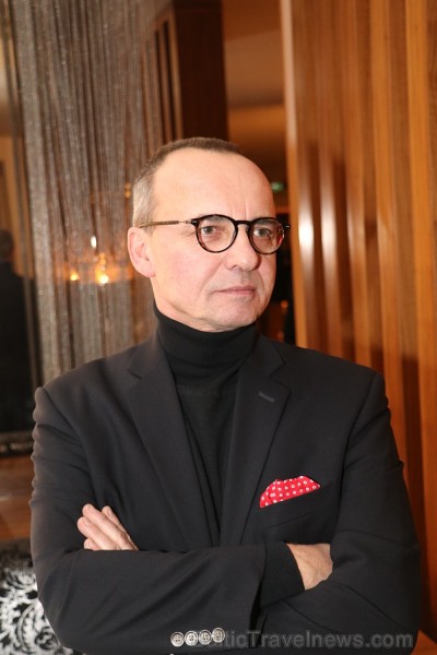 Talantīgā māksliniece Sandra Strēle izstāda gleznu sēriju «Melanholija» viesnīcā «Radisson Blu Hotel Elizabete» Talantīgā māksliniece Sandra Strēle izstāda gleznu sēriju «Melanholija» viesnīcā «Radisson Blu Hotel Elizabete» 189871
