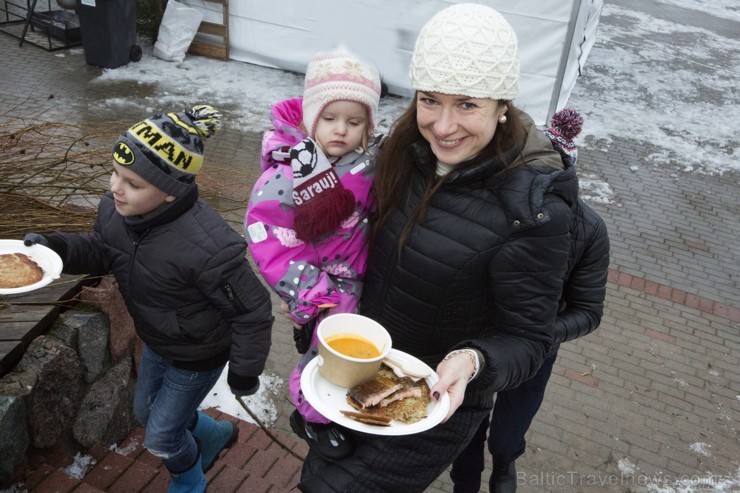 «Ziemas garšu svinēšana» Siguldā pulcē gardēžus no visas Latvijas. Foto autori - Oskars Briedis un Alberts Linarts «Ziemas garšu svinēšana» Siguldā pulcē gardēžus no visas Latvijas. Foto autori - Oskars Briedis un Alberts Linarts 191739
