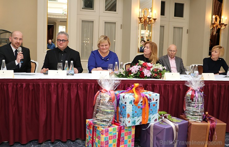 Rīgas 5 zvaigžņu viesnīca «Grand Palace Hotel» ar Martas balli saziedo gandrīz 23 000 eiro un šo summu dāvina ar vēzi slimiem bērniem - BKUS Onkohemat Rīgas 5 zvaigžņu viesnīca «Grand Palace Hotel» ar Martas balli saziedo gandrīz 23 000 eiro un šo summu dāvina ar vēzi slimiem bērniem - BKUS Onkohemat 193124