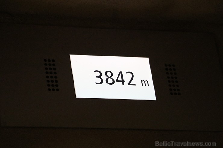 Travelnews.lv redakcija apmeklē 3 842 metru augsto Alpu virsotni «Aiguille du Midi». Atbalsta: Club Med 194549