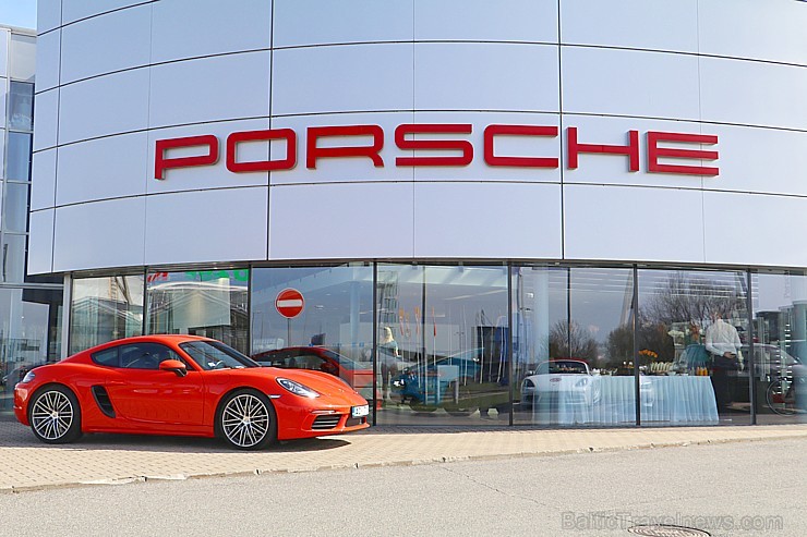 «Porsche Latvija» 28.04.2017 ar garšīgām restorāna «Entresol» uzkodām prezentē ekskluzīvus Porsche modeļus «Porsche Latvija» 28.04.2017 ar garšīgām restorāna «Entresol» uzkodām prezentē ekskluzīvus Porsche modeļus 196098