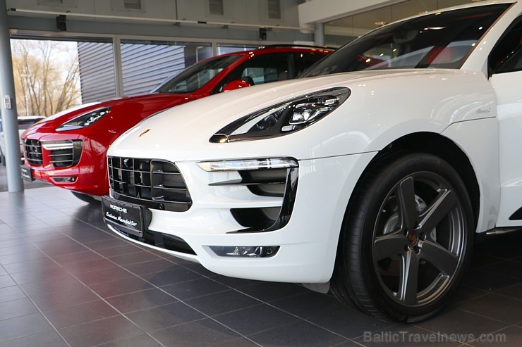 «Porsche Latvija» 28.04.2017 ar garšīgām restorāna «Entresol» uzkodām prezentē ekskluzīvus Porsche modeļus «Porsche Latvija» 28.04.2017 ar garšīgām restorāna «Entresol» uzkodām prezentē ekskluzīvus Porsche modeļus 196101