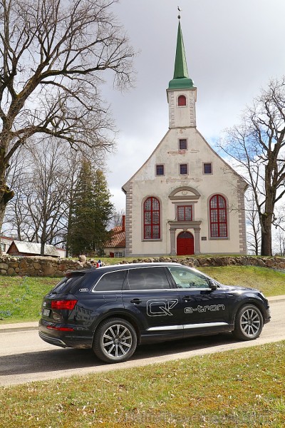 Travelnews.lv redakcija ar jauno un jaudīgo «Audi Q7 e-tron» apceļo Vidzemi 197257