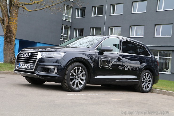 Travelnews.lv redakcija ar jauno un jaudīgo «Audi Q7 e-tron» apceļo Vidzemi 197270