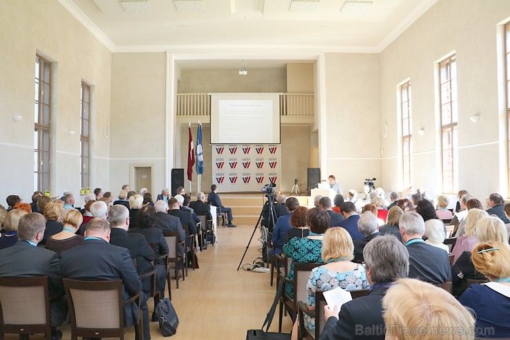 Latgalieši Latgolys symtgadis kongresā spriež par sava novada nākotni, kas notika 5.un 6.maijā Rēzeknē Latgalieši Latgolys symtgadis kongresā spriež par sava novada nākotni, kas notika 5.un 6.maijā Rēzeknē 197279