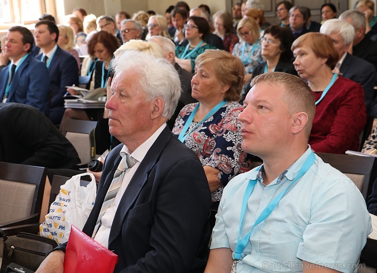 Latgalieši Latgolys symtgadis kongresā spriež par sava novada nākotni, kas notika 5.un 6.maijā Rēzeknē Latgalieši Latgolys symtgadis kongresā spriež par sava novada nākotni, kas notika 5.un 6.maijā Rēzeknē 197281