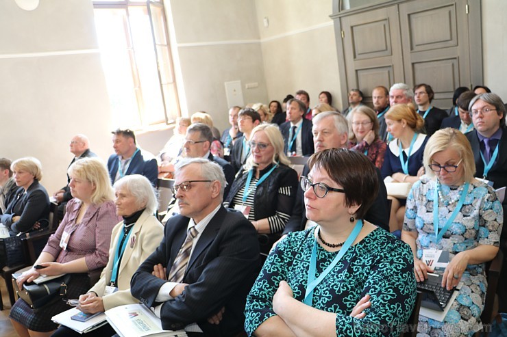 Latgalieši Latgolys symtgadis kongresā spriež par sava novada nākotni, kas notika 5.un 6.maijā Rēzeknē Latgalieši Latgolys symtgadis kongresā spriež par sava novada nākotni, kas notika 5.un 6.maijā Rēzeknē 197292