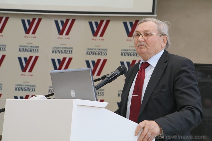 Latgalieši Latgolys symtgadis kongresā spriež par sava novada nākotni, kas notika 5.un 6.maijā Rēzeknē Latgalieši Latgolys symtgadis kongresā spriež par sava novada nākotni, kas notika 5.un 6.maijā Rēzeknē 197310