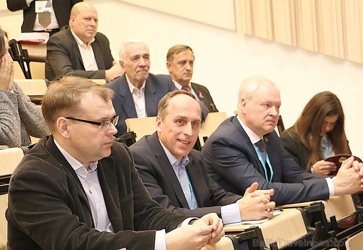 Latgalieši Latgolys symtgadis kongresā spriež par sava novada nākotni, kas notika 5.un 6.maijā Rēzeknē Latgalieši Latgolys symtgadis kongresā spriež par sava novada nākotni, kas notika 5.un 6.maijā Rēzeknē 197332