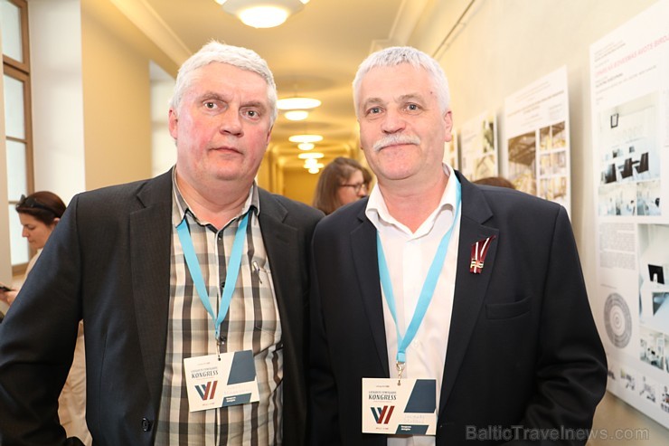 Latgalieši Latgolys symtgadis kongresā spriež par sava novada nākotni, kas notika 5.un 6.maijā Rēzeknē Latgalieši Latgolys symtgadis kongresā spriež par sava novada nākotni, kas notika 5.un 6.maijā Rēzeknē 197353