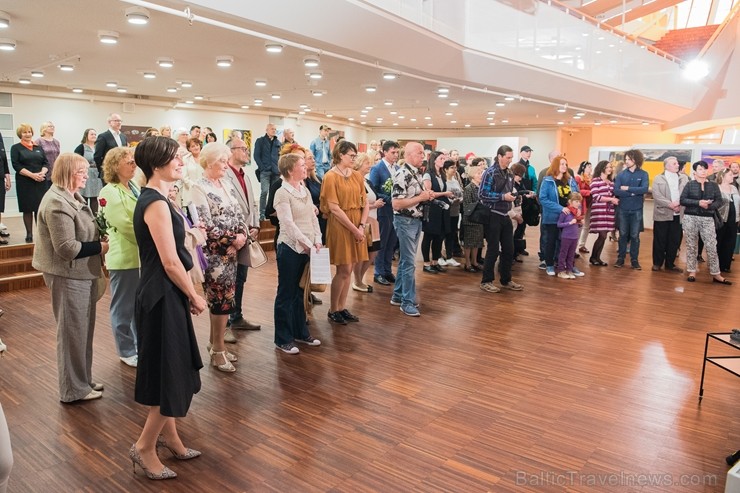Liepājas koncertzālē «Lielais dzintars» atklāta latviešu gleznotājas Džemmas Skulmes personālizstāde «Krāsas garša» Liepājas koncertzālē «Lielais dzintars» atklāta latviešu gleznotājas Džemmas Skulmes personālizstāde «Krāsas garša» 198629