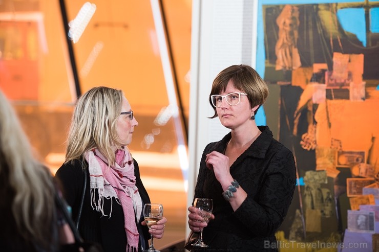Liepājas koncertzālē «Lielais dzintars» atklāta latviešu gleznotājas Džemmas Skulmes personālizstāde «Krāsas garša» Liepājas koncertzālē «Lielais dzintars» atklāta latviešu gleznotājas Džemmas Skulmes personālizstāde «Krāsas garša» 198647