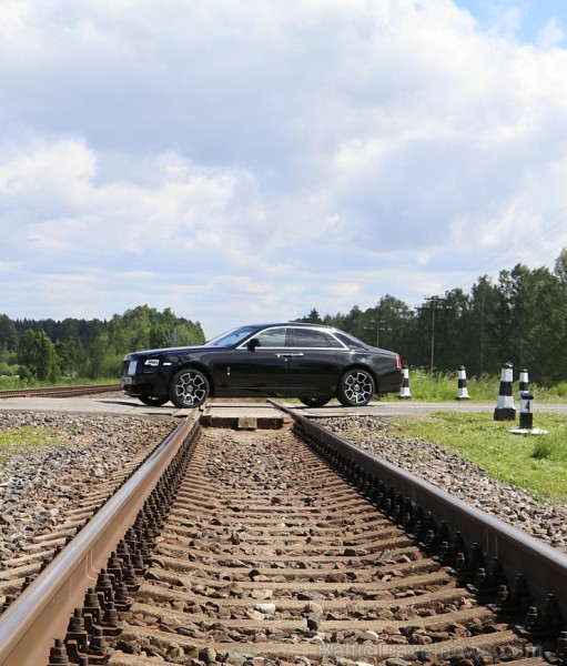Travelnews.lv redakcija apceļo Vidzemi ar jauno «Rolls-Royce Ghost Black Badge» 200010