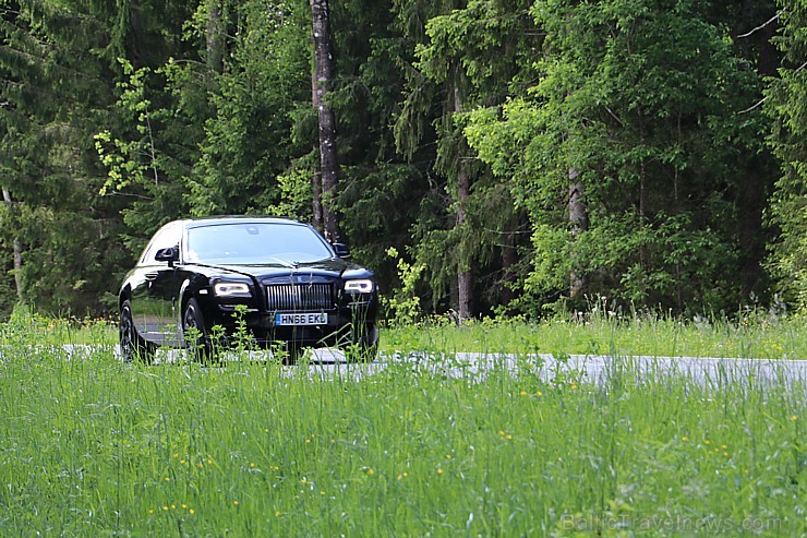 Travelnews.lv redakcija apceļo Vidzemi ar jauno «Rolls-Royce Ghost Black Badge» 200011