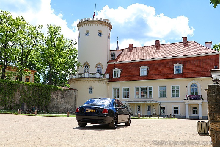 Travelnews.lv redakcija apceļo Vidzemi ar jauno «Rolls-Royce Ghost Black Badge» 200012