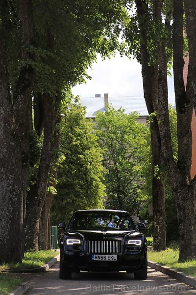 Travelnews.lv redakcija apceļo Vidzemi ar jauno «Rolls-Royce Ghost Black Badge» 200019