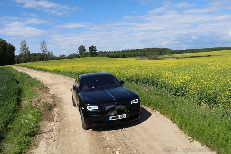 Travelnews.lv redakcija apceļo Vidzemi ar jauno «Rolls-Royce Ghost Black Badge» 200020