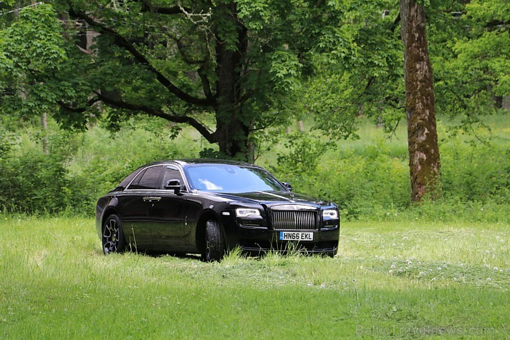 Travelnews.lv redakcija apceļo Vidzemi ar jauno «Rolls-Royce Ghost Black Badge» 200023