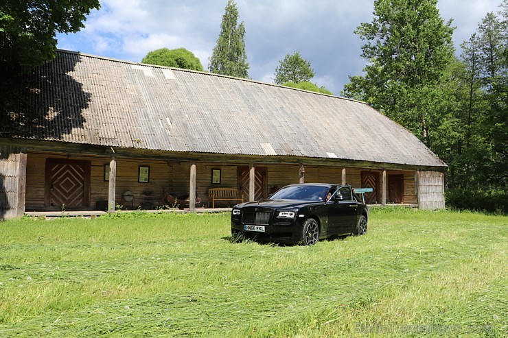 Travelnews.lv redakcija apceļo Vidzemi ar jauno «Rolls-Royce Ghost Black Badge» 200025
