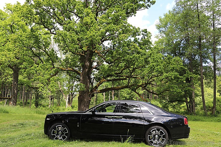 Travelnews.lv redakcija apceļo Vidzemi ar jauno «Rolls-Royce Ghost Black Badge» 200032