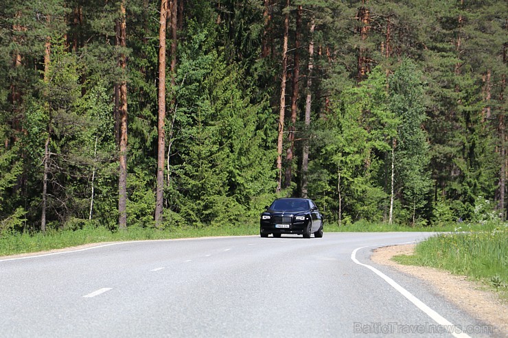Travelnews.lv redakcija apceļo Vidzemi ar jauno «Rolls-Royce Ghost Black Badge» 200040