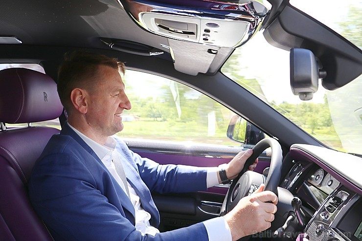 Travelnews.lv redakcija apceļo Vidzemi ar jauno «Rolls-Royce Ghost Black Badge» 200042