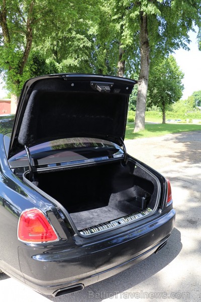 Travelnews.lv redakcija apceļo Vidzemi ar jauno «Rolls-Royce Ghost Black Badge» 200048