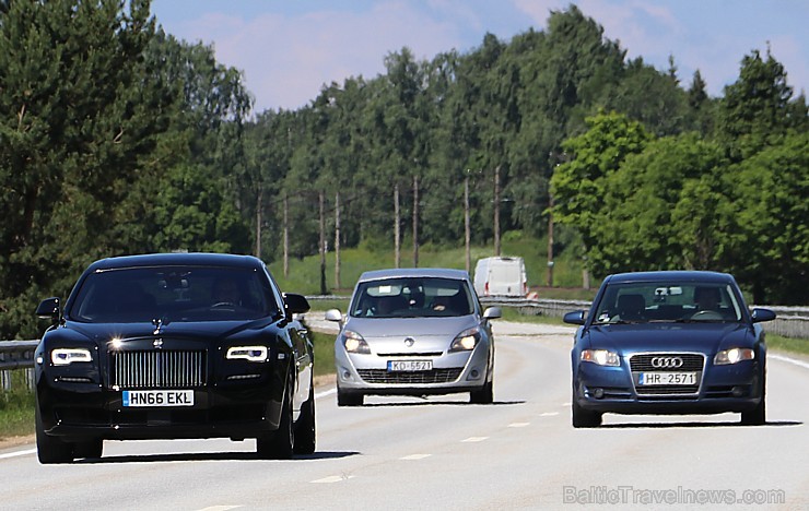 Travelnews.lv redakcija apceļo Vidzemi ar jauno «Rolls-Royce Ghost Black Badge» 200060