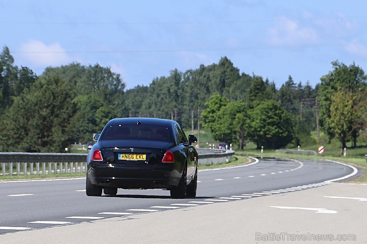 Travelnews.lv redakcija apceļo Vidzemi ar jauno «Rolls-Royce Ghost Black Badge» 200061
