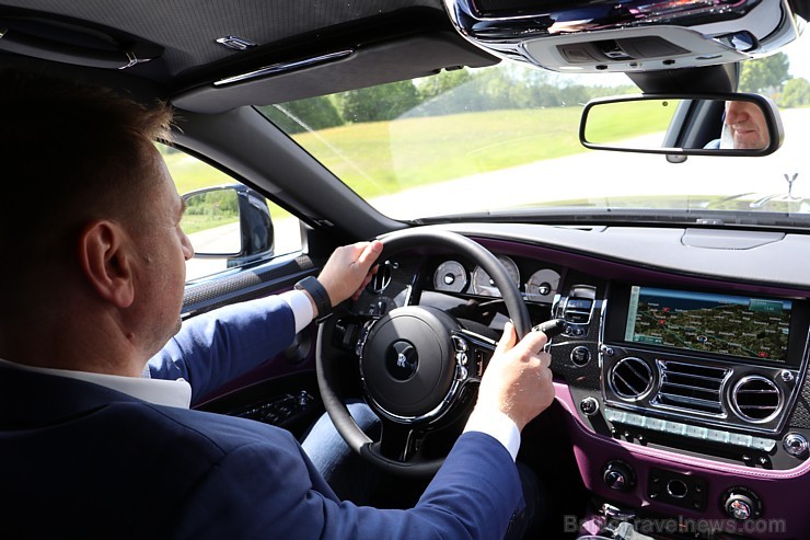 Travelnews.lv redakcija apceļo Vidzemi ar jauno «Rolls-Royce Ghost Black Badge» 200062